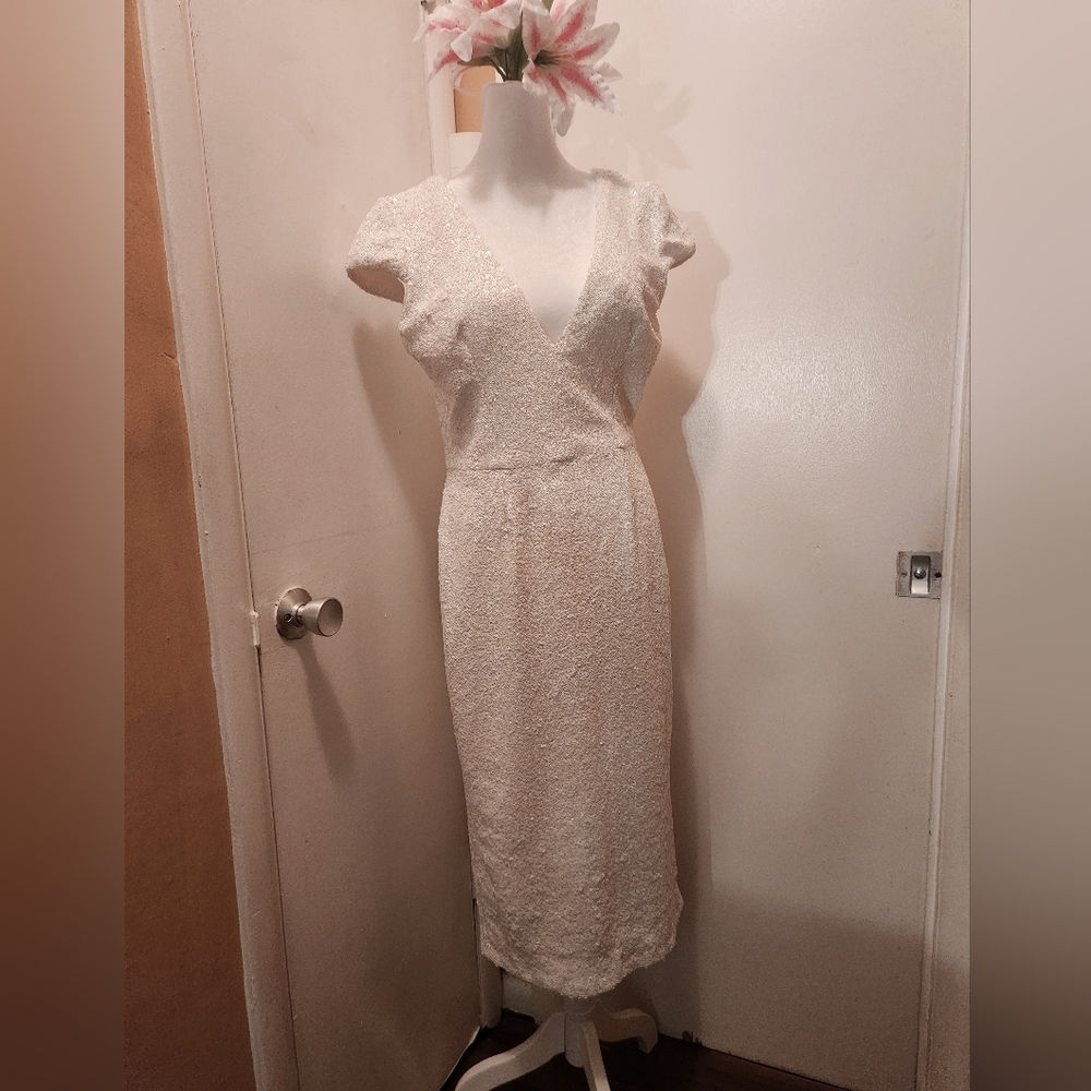 Dress The Population Dress Size Medium White V-Neck Sequin Midi Form Fitting